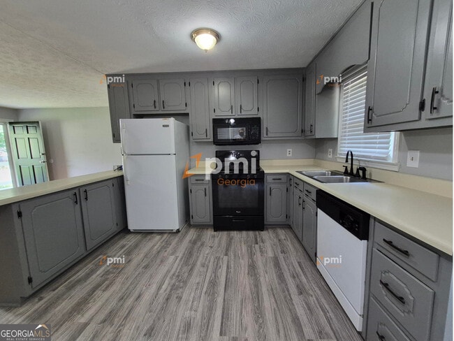 Photo - 235 Russell Dr