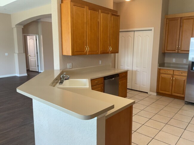 Photo - 9713 Wydella St