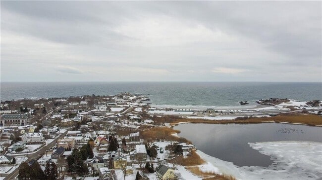 Building Photo - 167 Coggeshall Ave Unit A