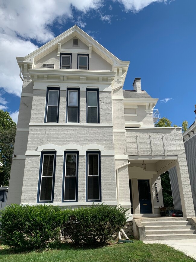 Building Photo - 2542 Moorman Ave Unit 2