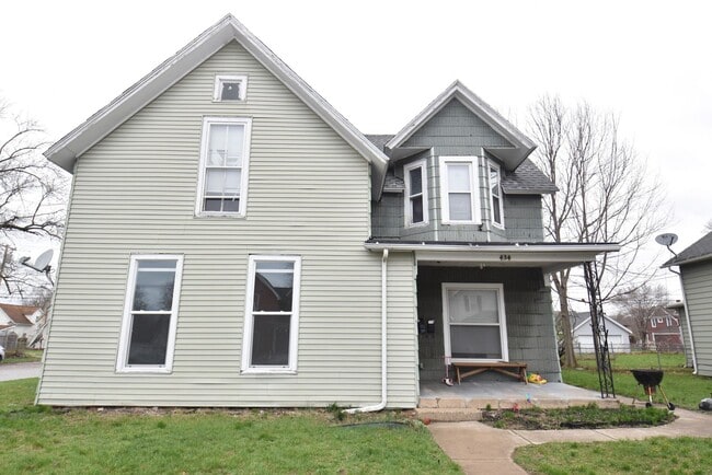 Building Photo - 434 W Lawrence St Unit 2