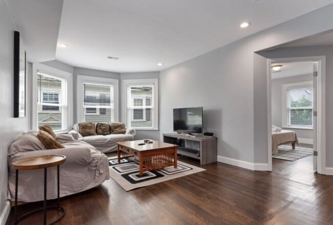 Building Photo - 7 Abbotsford St Unit #2