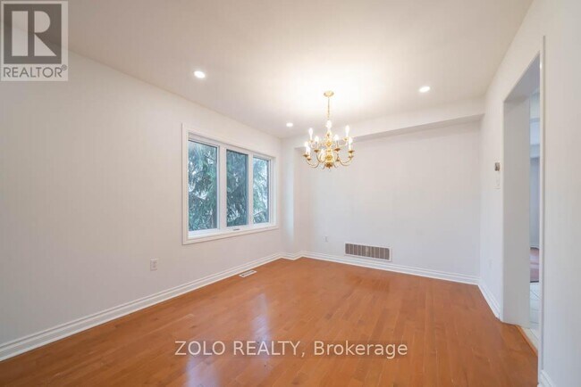 Photo - 170 Widdifield Ave