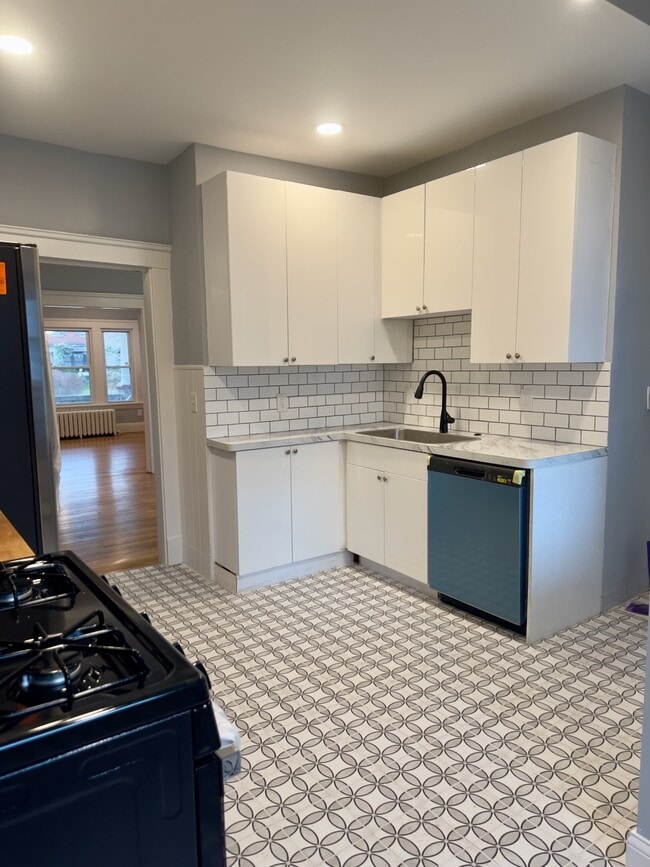 Kitchen - 2407 Woodmere Dr