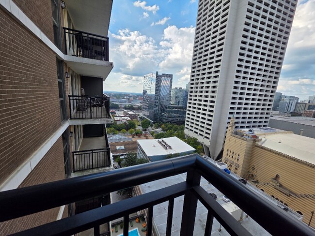 Photo - 620 Peachtree St NE Unidad 1916