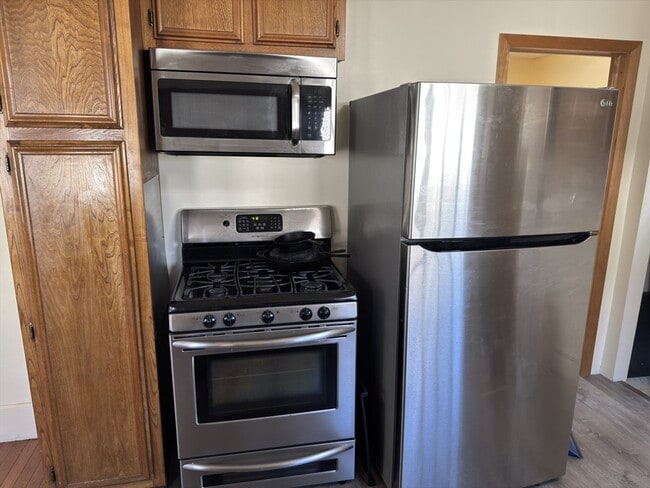Building Photo - 35 Dearborn St Unit 2 Rental
