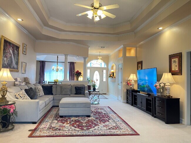 4Br/2.5Ba Huge home with a sunroom