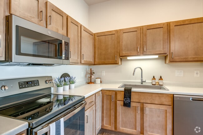 2 BR, 2 BA - 1,293SF
