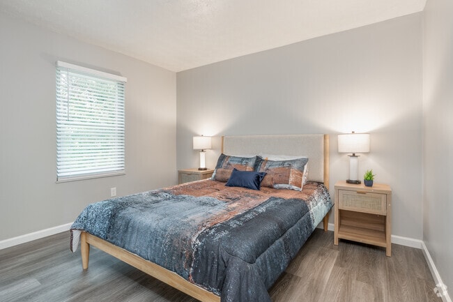 2BR, 1BA - 750SF - Bedroom