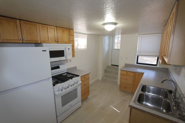 Building Photo - 1801 N East St Unit (118)    1801.5 N. East St