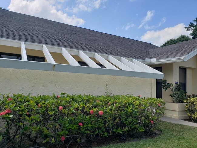 Building Photo - 10875 Lake Front Pl