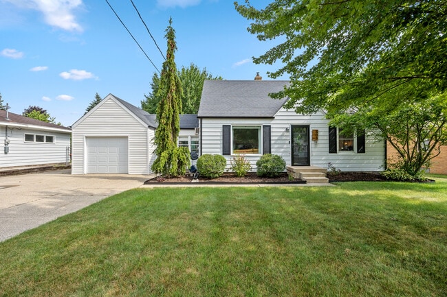 Front of House - 507 Fontenelle St SE House