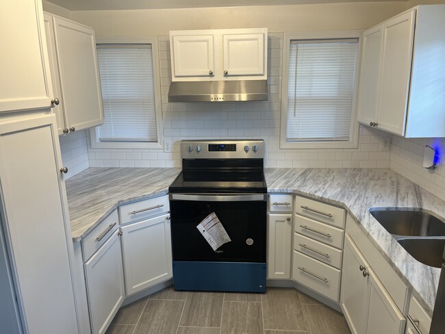 Building Photo - 309 7th St Rental