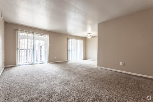 1 BR, 1 BA - 790 SF