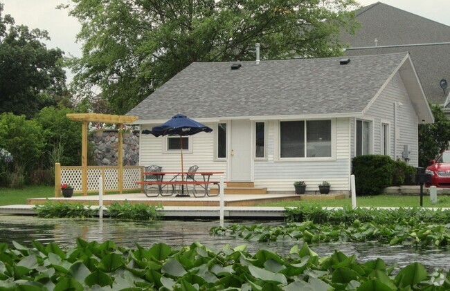 Building Photo - Off Season Rates at Lake Wawasee! Rental