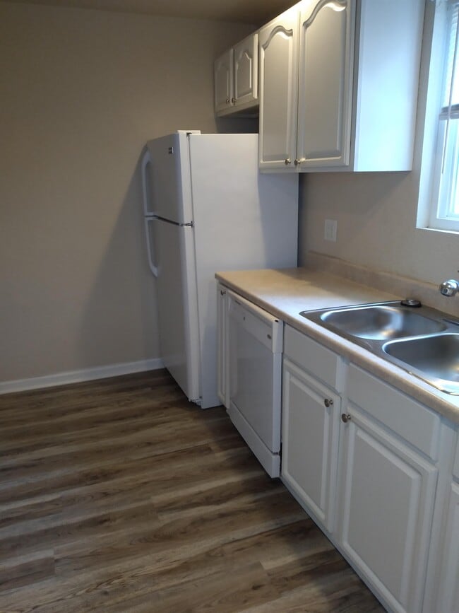 301 Greenbriar Rd