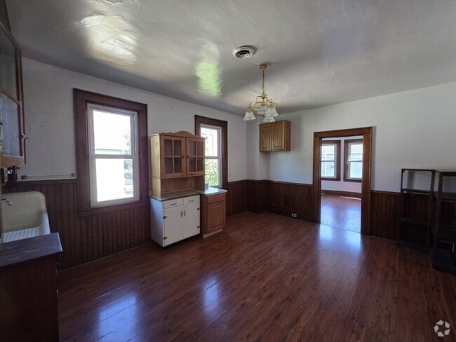 Building Photo - 80 Gladstone St Unit 2 Rental