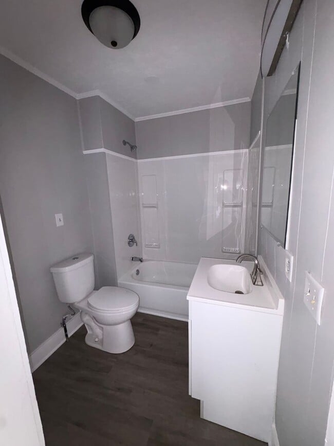 Photo - 611 E Main St