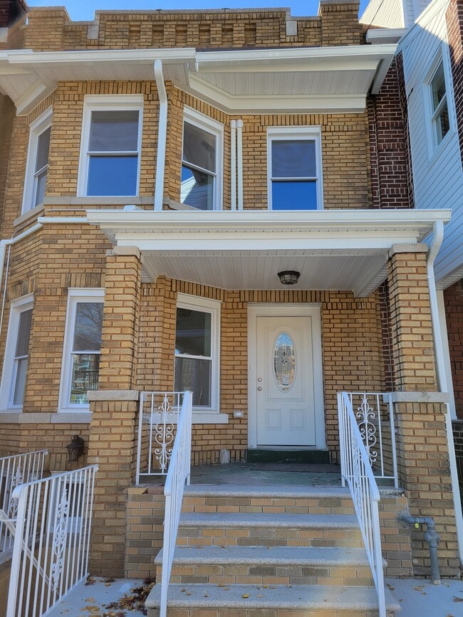 Building Photo - 8540 102nd St Unit 1