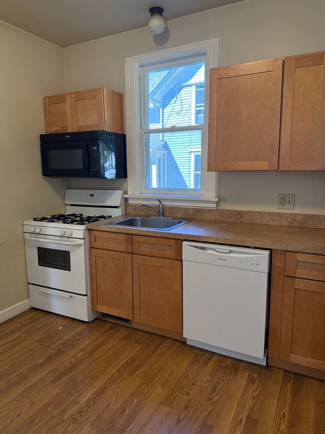 Building Photo - 449 Iowa Ave Unit 449 #1 Rental