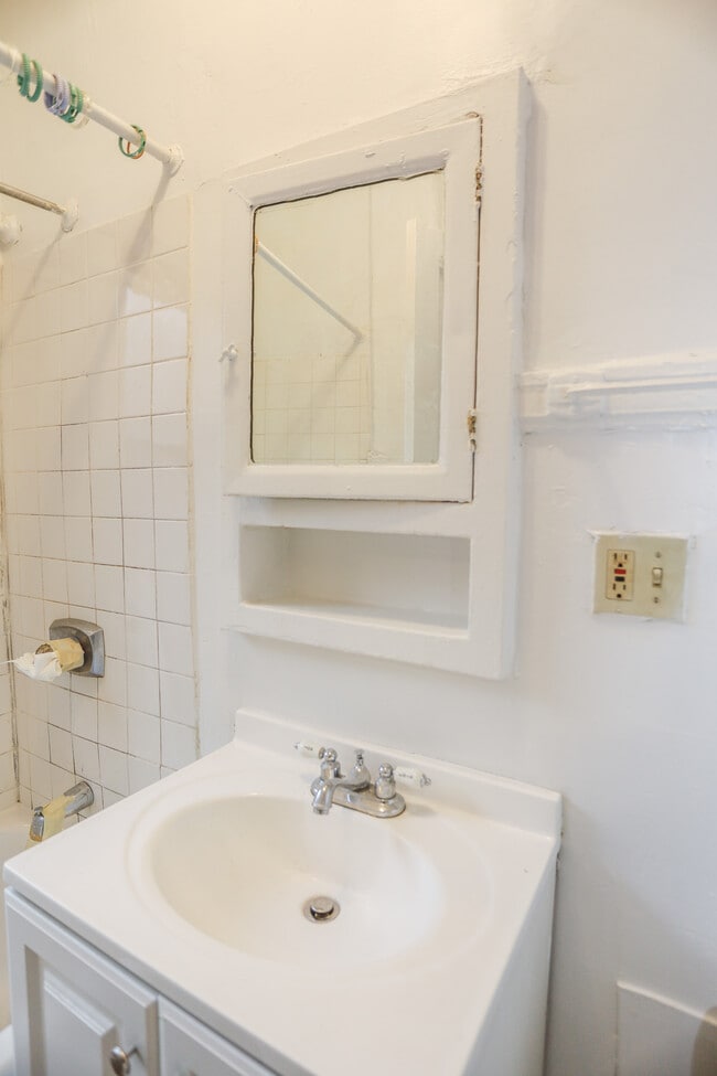 Photo - 7445 N Greenview Ave Unit 407