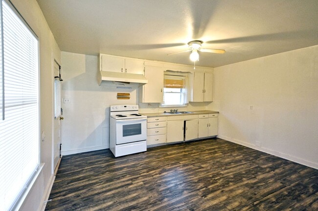 Photo - 303 E Faust St