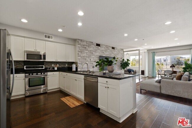 Building Photo - 13126 Union Ave Unit 203 Rental