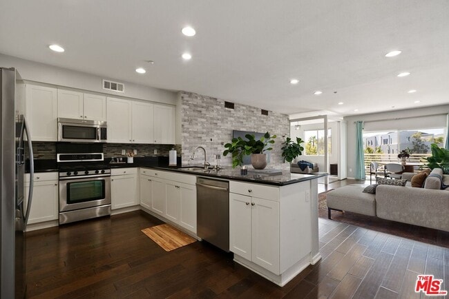Photo - 13126 Union Ave Unidad 203 Rental