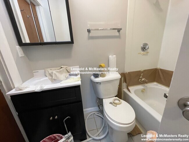 Photo - 592 Cambridge St