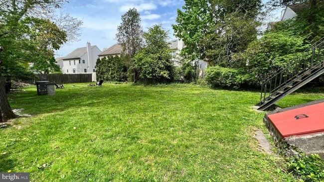 Building Photo - 165 E Mt Pleasant Ave Unit 2ND FLOOR