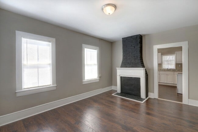 Photo - 2425 Unidad B