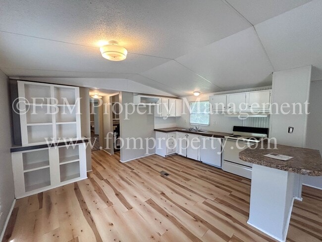 Photo - 332 Stacks Rd