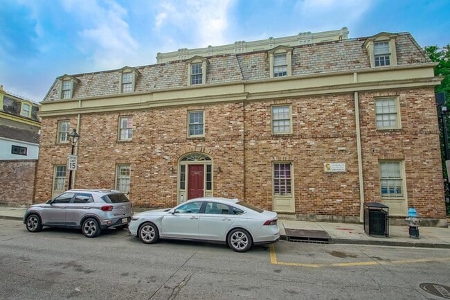 Building Photo - 1323 Dauphine St Unit 3 Rental