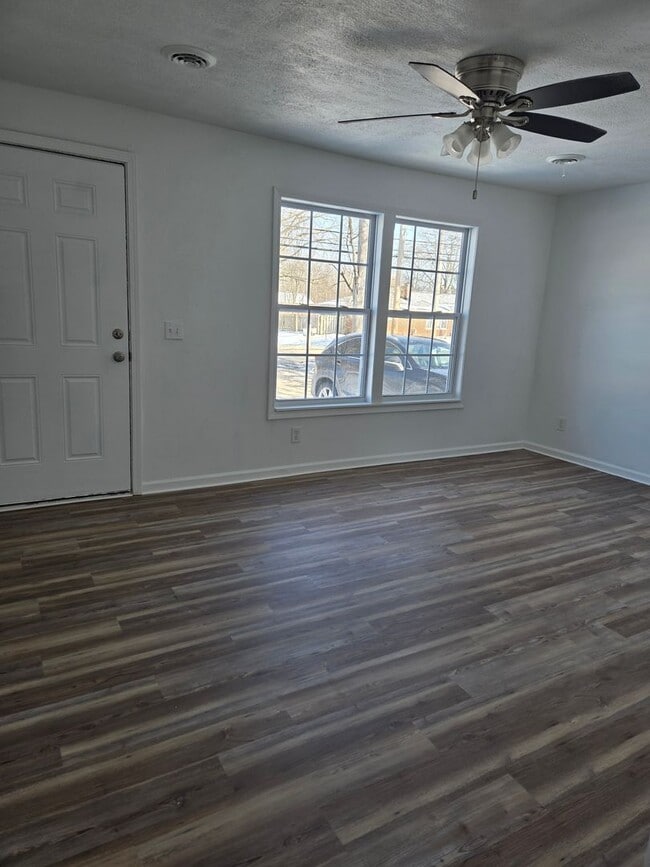 Photo - Renovated 2 Bedroom  Ranch for Rent in Aurora