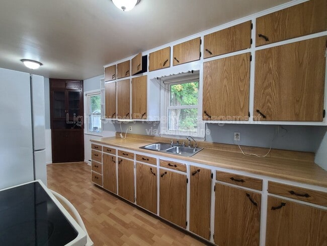 Photo - 1877 E Ogden Ave