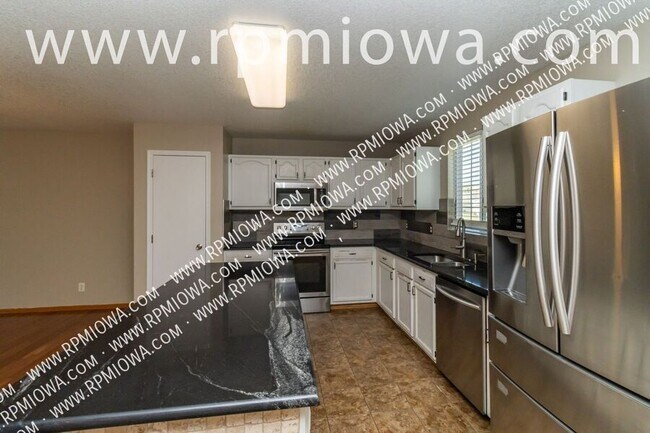 Photo - 770 SE Harper Dr