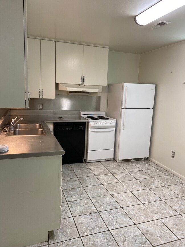 Photo - 5634 N Meridian Ave