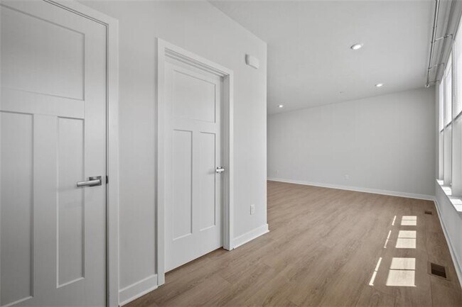 Photo - 505 Blackrock Blvd