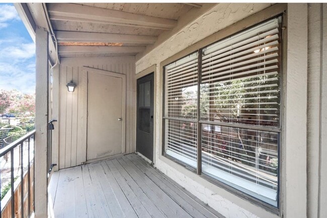 Building Photo - 5711 Sugar Hill Dr Unit 74