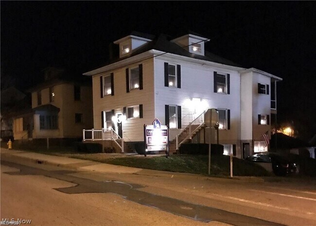 Photo - 1604 Maple Ave