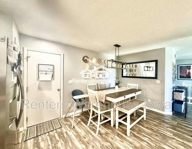 Photo - 832 SW Springfield Dr