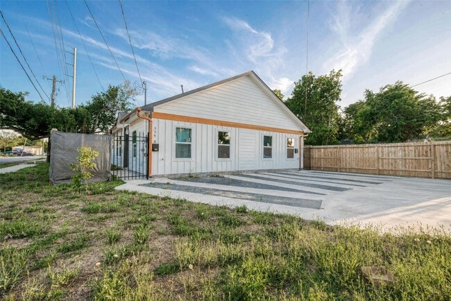 Photo - 336 De Haven St