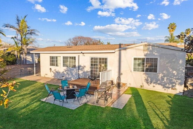 Photo - 3460 Armstrong St