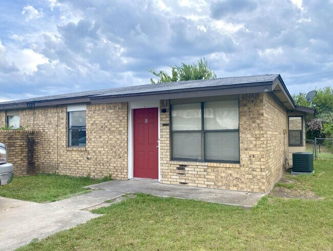 Building Photo - 3323 Chisholm Trail Unit B Rental