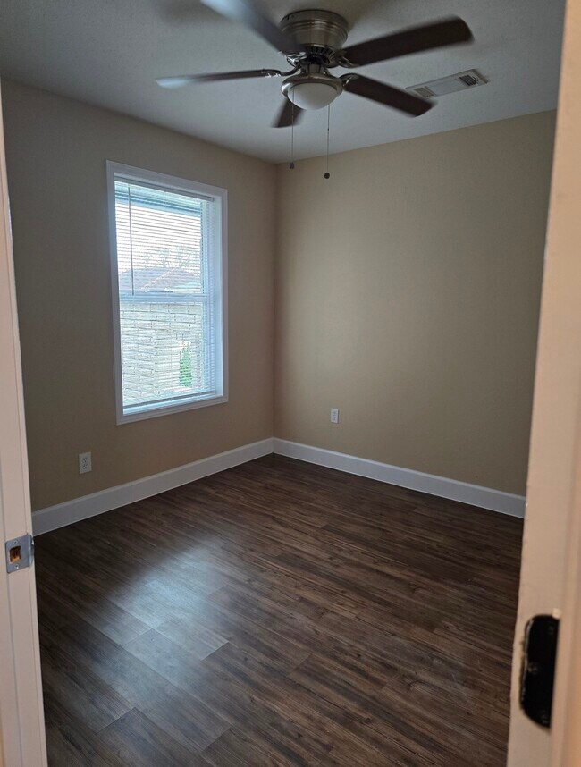 Photo - 2023 Barnsley Ln