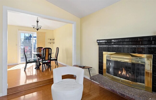 Photo - Cul-de-Sac Home Near Alderwood with Private Backyard