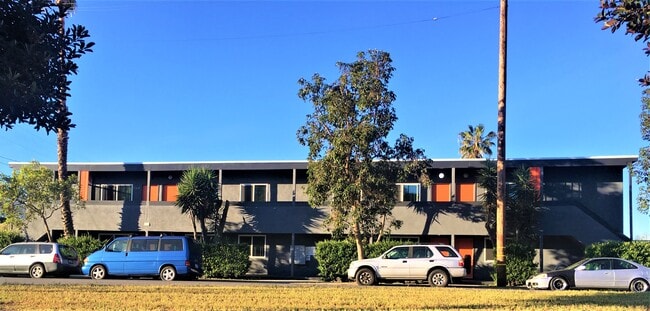 Photo - 5366 San Vicente Blvd Unidad 1