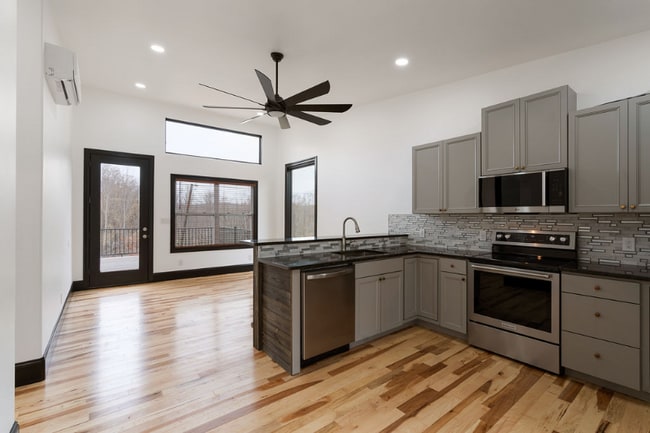 Photo - 92 Riverside Dr