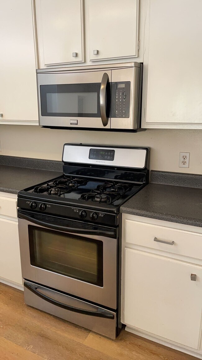 Photo - Bentley Ave. Apartments