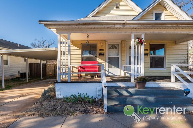 Building Photo - N Jefferson Duplex Unit 1229